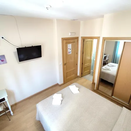 Hostal Hernan Cortes-3