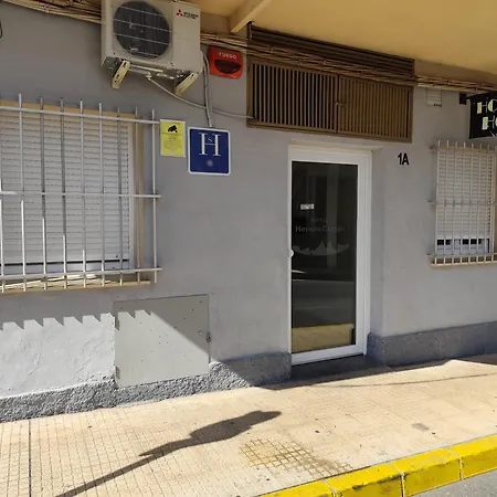 Hostal Hernan Cortes-2