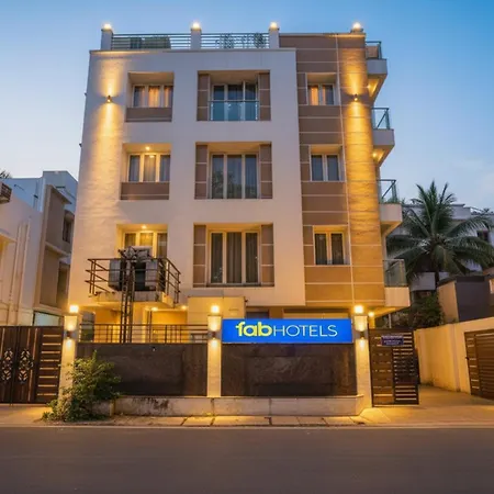 Fabhotel Home Tree Service Apartment-2