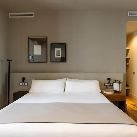 Uma Suites Pau Claris-3
