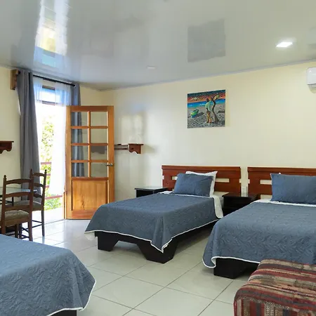 Hotel La Cueva Limon-3