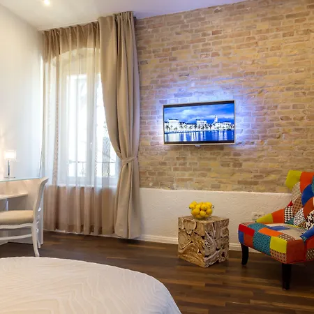 Pellegrini Luxury Rooms-3