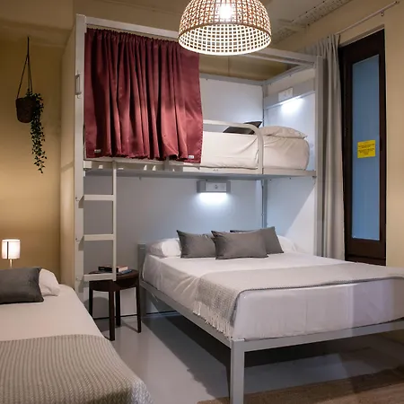 The Loft Hostel Barcelona La Pedrera-2