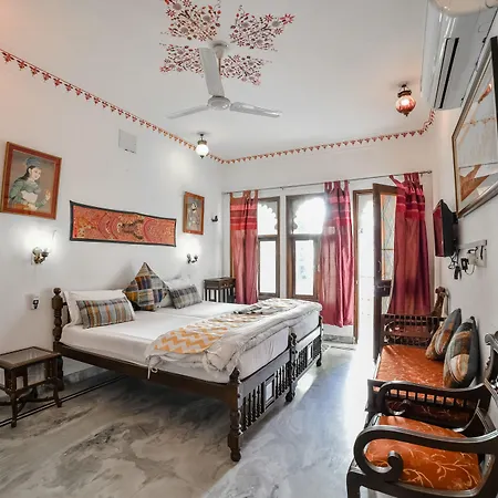 Hotel Devraj Niwas On Lake Pichola-3