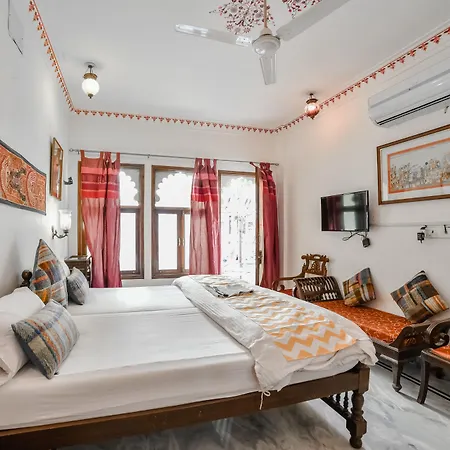 Hotel Devraj Niwas On Lake Pichola-2