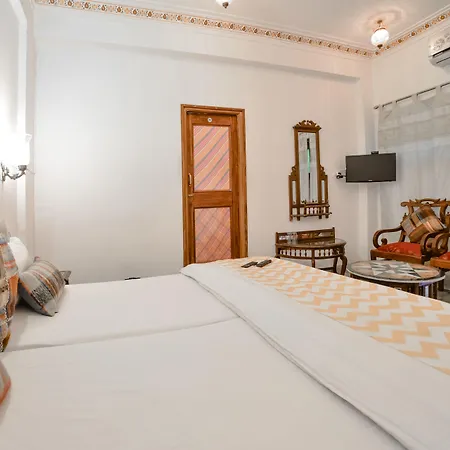 Hotel Devraj Niwas On Lake Pichola-3