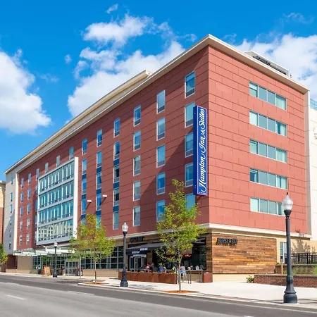 Hampton Inn & Suites Fort Wayne Downtown-3