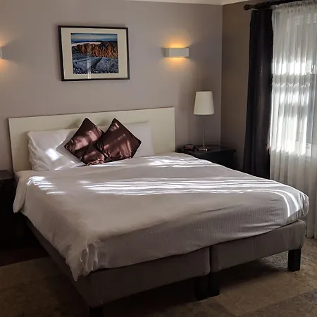 Maclean Guest House-2