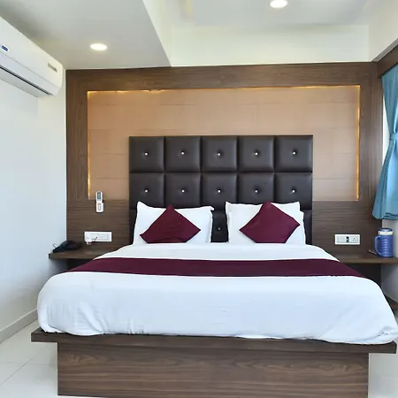 Hotel Royal King By Sky Stays-3