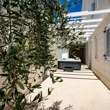 Apartments Villa Azzurra Bol-3