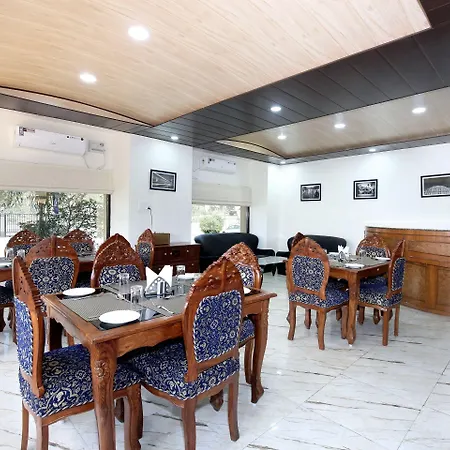 Capital O 12767 Hotel Grand Chinar-2