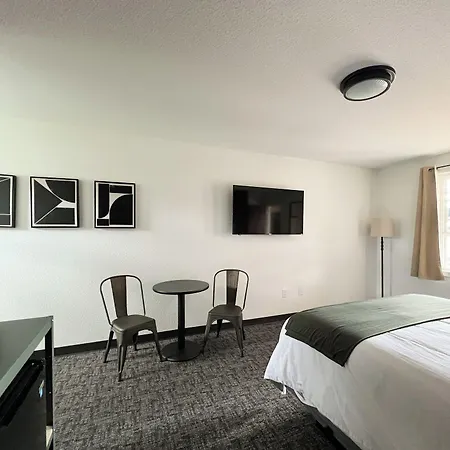 The Nomad Motel - International Falls, Mn - Near Canadian Border-3