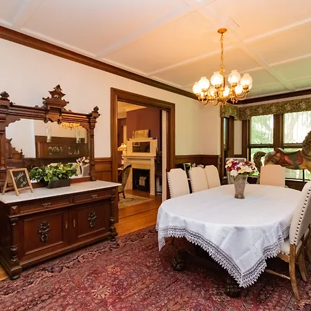 Saratoga Dreams Bed And Breakfast-3