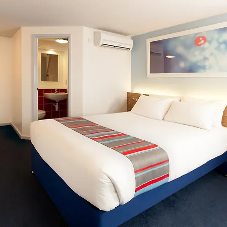Travelodge Aberdeen Central Justice Mill Lane-3