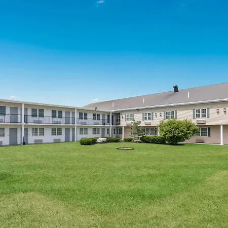 Econo Lodge Auburn I-95-2