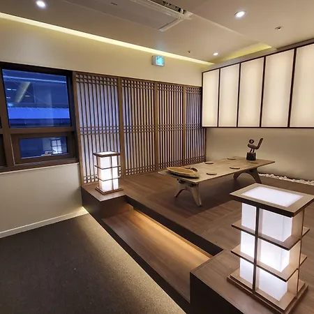 Uh Suite The Jongno-3