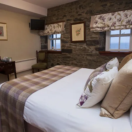 Port Charlotte Hotel-2
