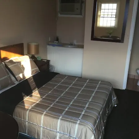 Riviera Motor Lodge-2