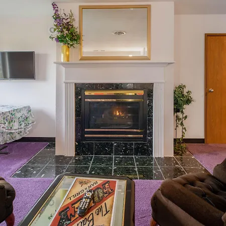 Oyo Hotel Chesaning Route 52 & Hwy 57-3