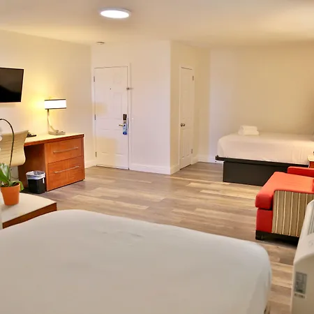 Travelodge By Wyndham Crescent City-2