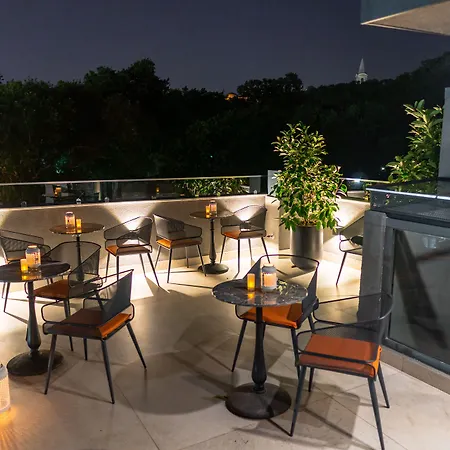 Meg Hotel-2