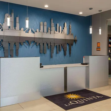La Quinta Inn & Suites By Wyndham Shorewood-2