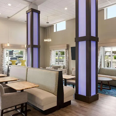 Days Inn & Suites By Wyndham Bowling Green-2