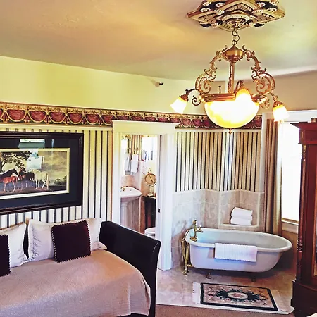 Churchill Manor-3