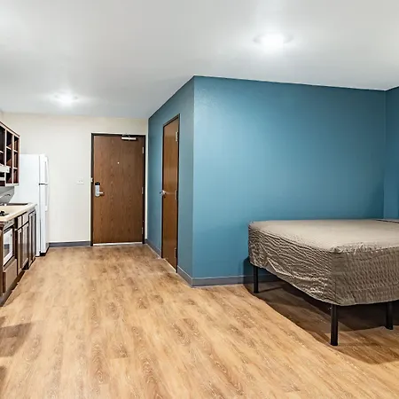 Woodspring Suites Toledo Maumee-3