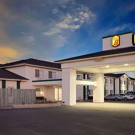 Super 8 By Wyndham Battle Mountain-2