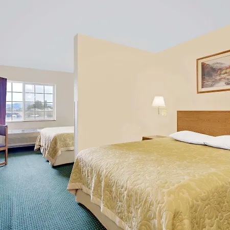 Super 8 By Wyndham Battle Mountain-3