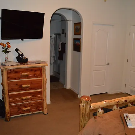 The Bear'S Den B&B-2