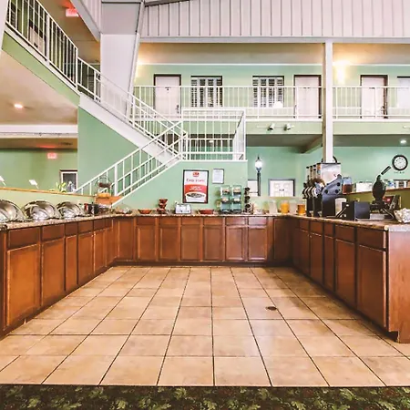 Sky-Palace Inn & Suites Mccook-3