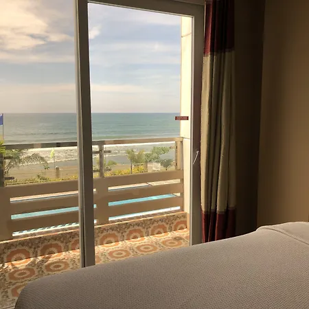 Em Royalle Hotel & Beach Resort-2