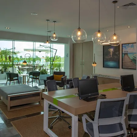 Holiday Inn & Suites - Merida La Isla By Ihg-2