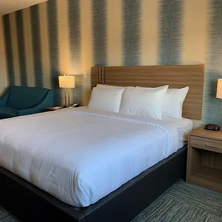 Meridian Inn & Suites Regina Airport-3