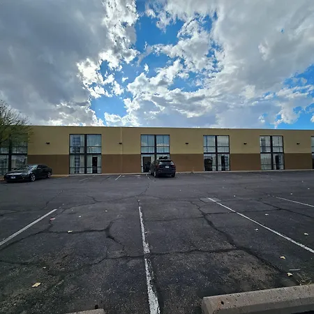 Clarion Inn & Suites Roswell-2