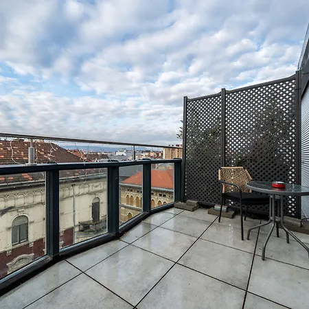 Up Hotel Budapest-2