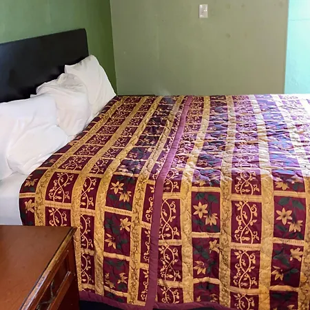 Trailway Motel - Fairview Heights-3