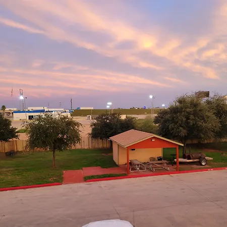 Cotulla Whitten Inn-2