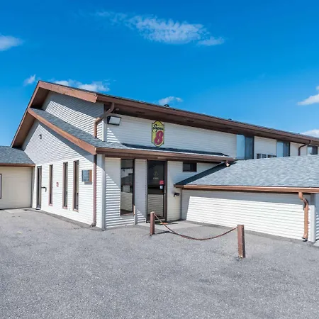Super 8 By Wyndham Devils Lake-3