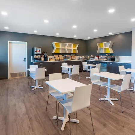 Microtel Inn & Suites By Wyndham Aurora-2