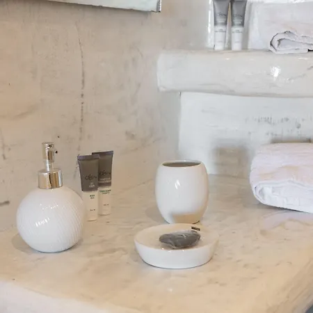 Demilmar Luxury Suites-3