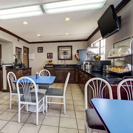 Econo Lodge Inn & Suites El Paso West-3