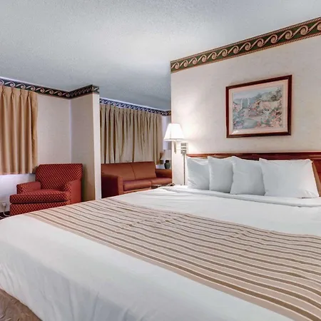 Econo Lodge Inn&Suites-3