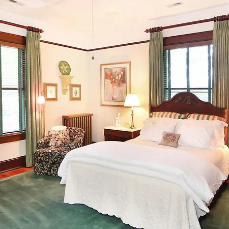 Double Oaks Bed & Breakfast-3