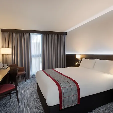 Ramada By Wyndham Leeds East-2