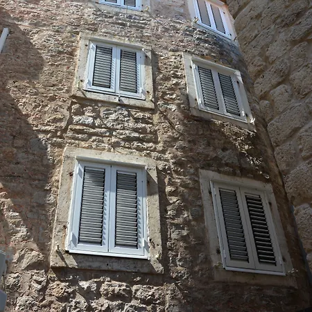 Montenegro Backpackers Home Budva-2