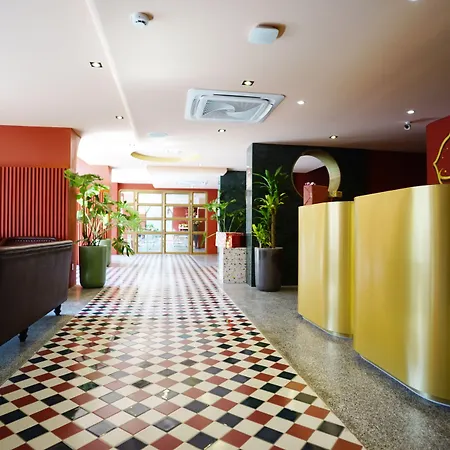4 Monkeys Hotel-2
