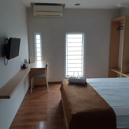 UROOMS Senayan-3